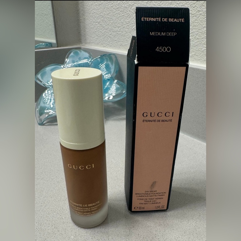 Gucci 24 hour Breathable Foundation-Medium Deep 4500 (NIB)  retail $70. NIB